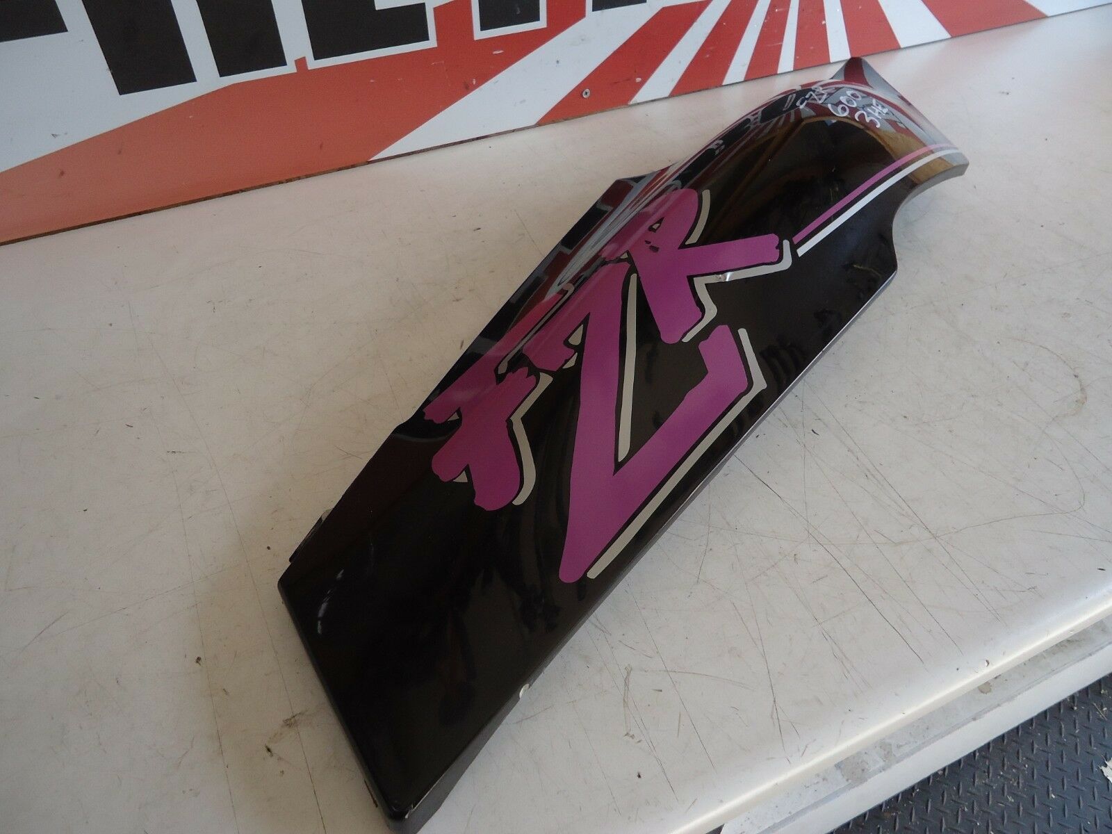 Yamaha FZR600 Fairing Side Panel
