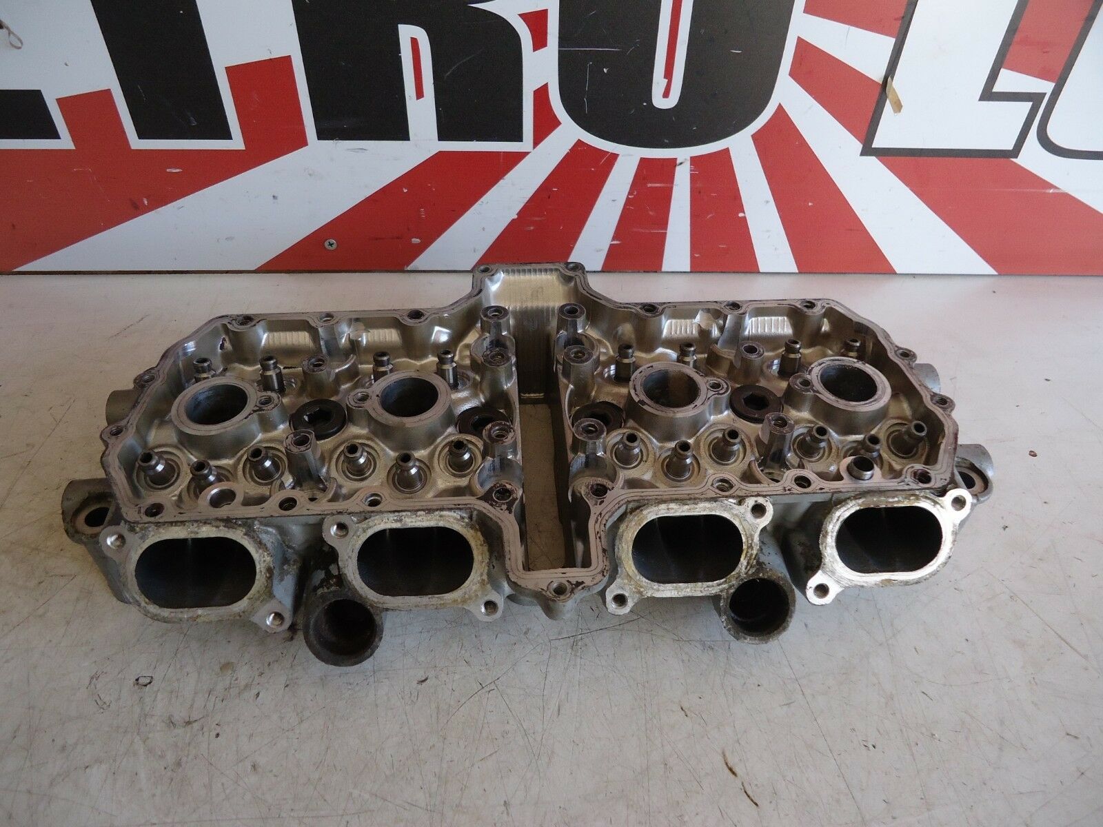 Yamaha YZF1000R Thunderace Engine Cylinder Head 