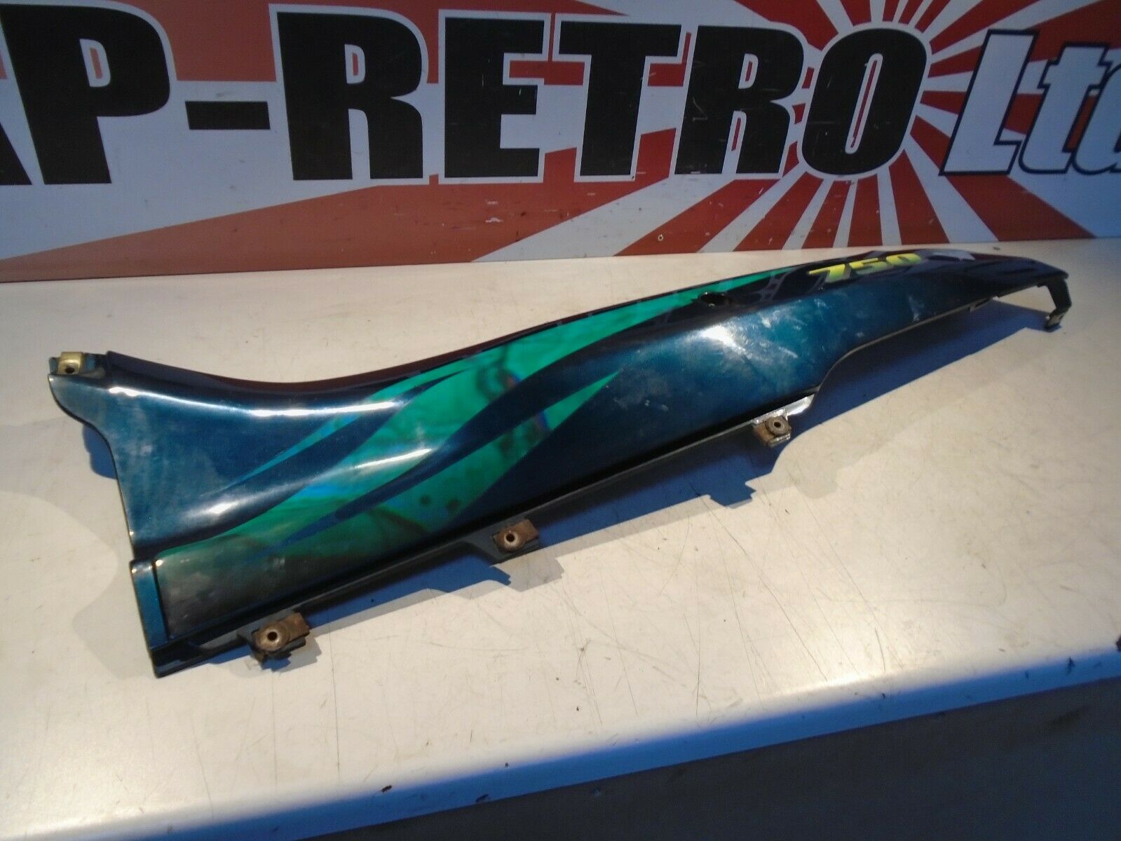 Suzuki GSX750F Fairing Side Panel