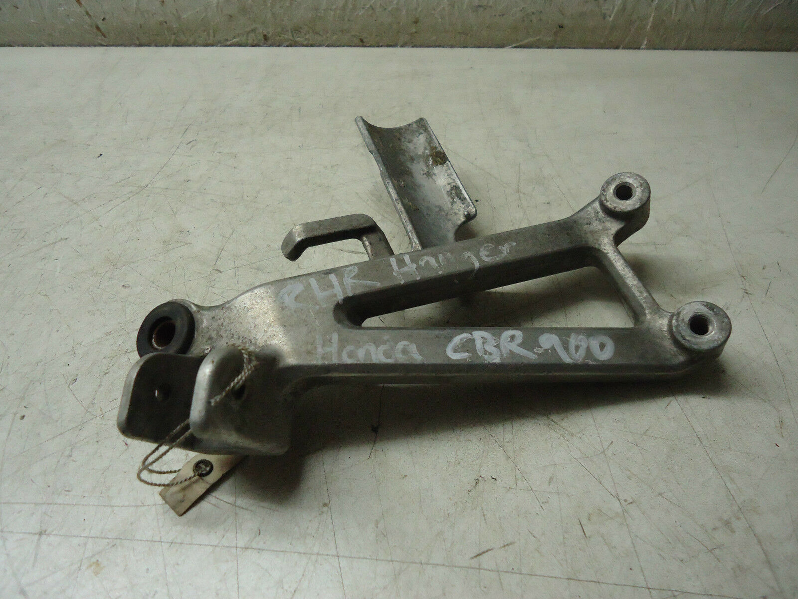 HONDA CBR900 RH REAR FOOTREST HANGER CBR900 FIREBLADE FOOTPEG HANGER