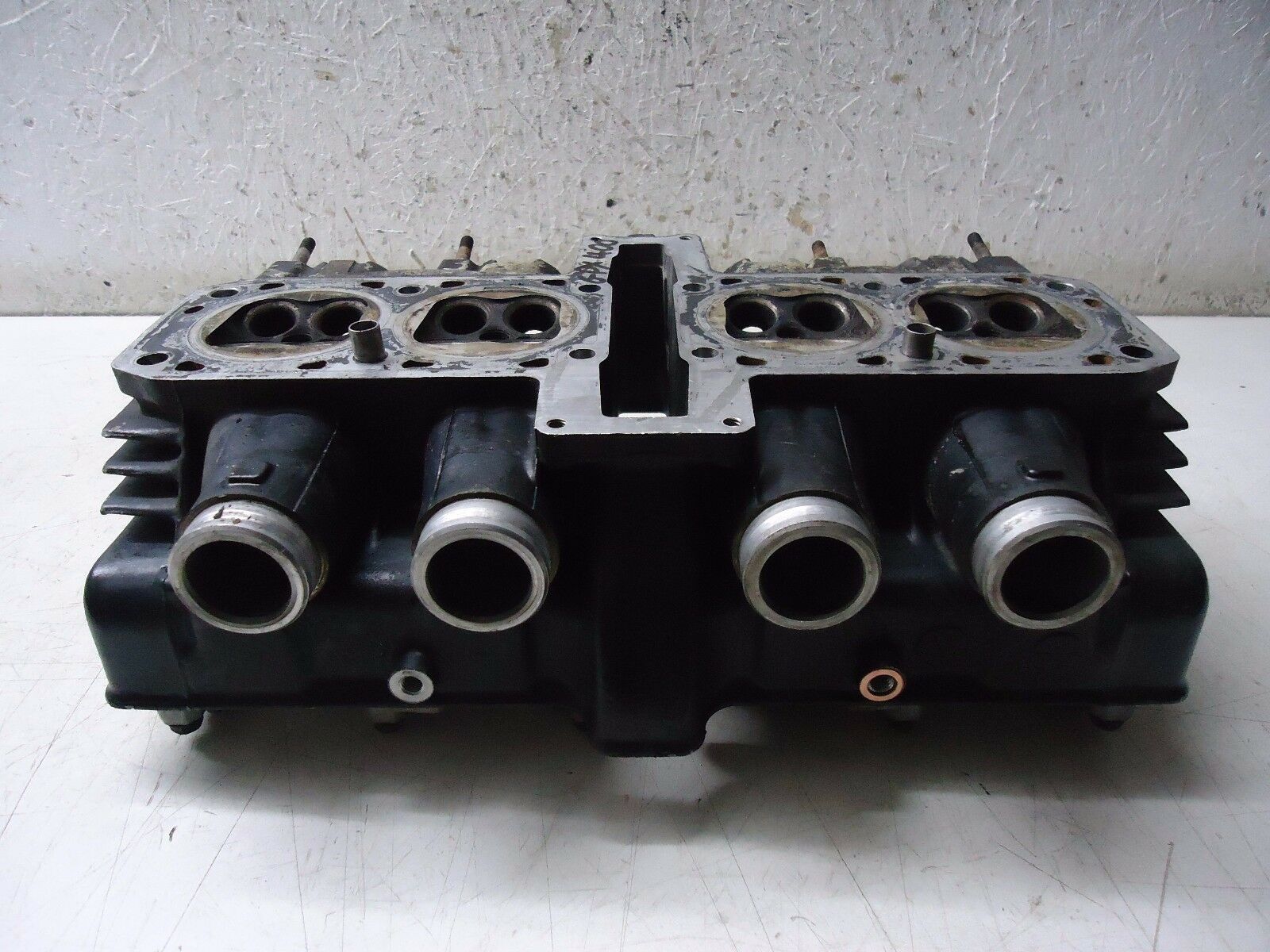 KAWASAKI GPX400R CYLINDER HEAD GPX400 ENGINE CYLINDER HEAD