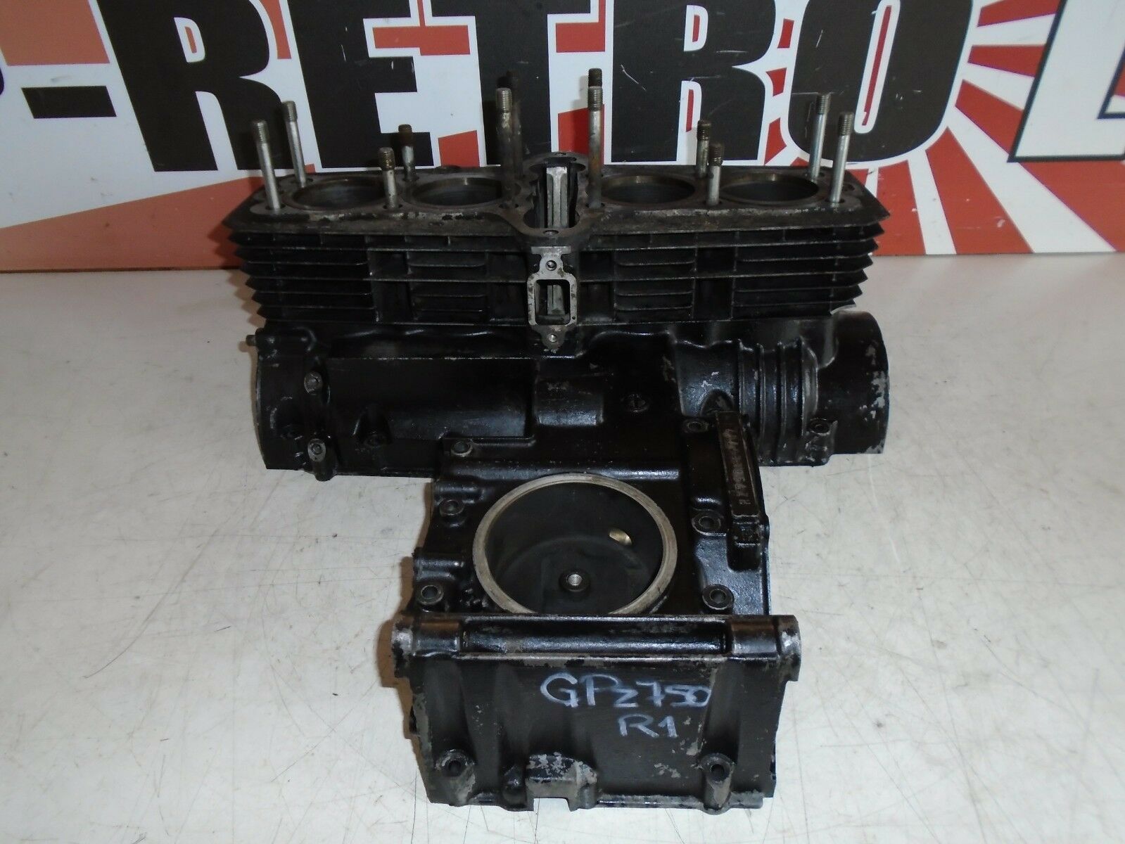Kawasaki GPZ750R1 Upper Crankcase & Barrells GPZ750 Cylinder Barrels