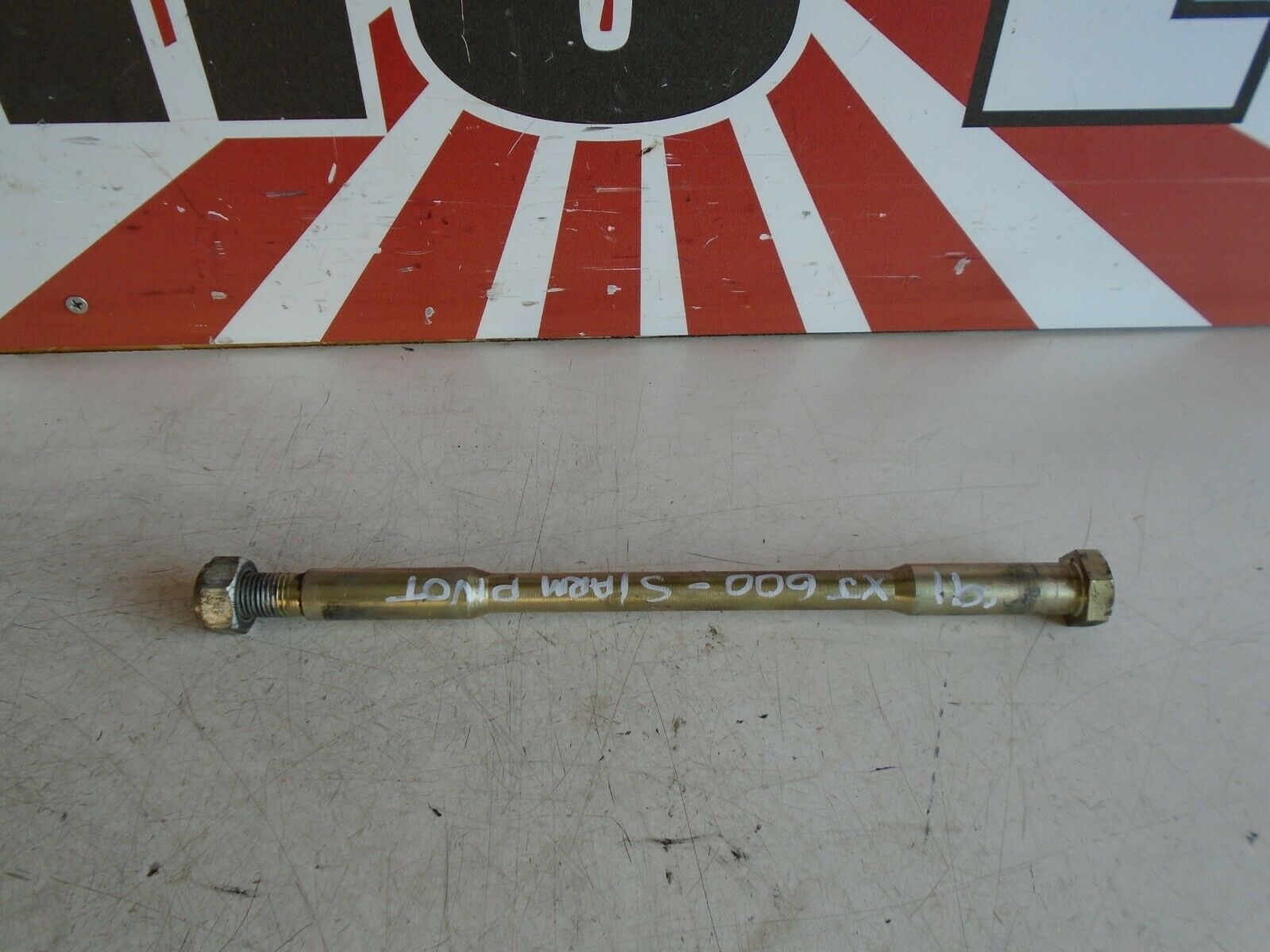 Yamaha XJ600F Pre Diversion Swingarm Spindle Axle XJ600