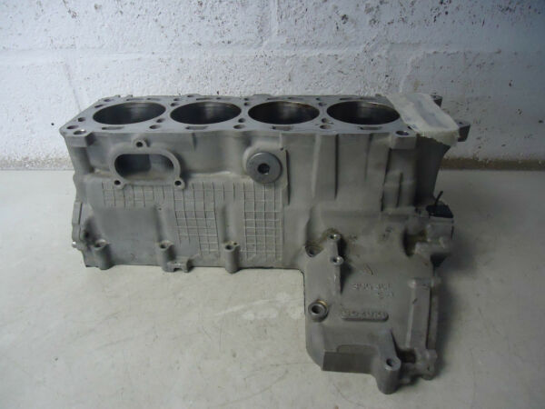 SUZUKI GSXR600 UPPER ENGINE CASING GSXR600 CYLINDER BARRELS