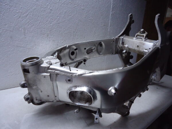 Suzuki GSXR600 SRAD Frame 