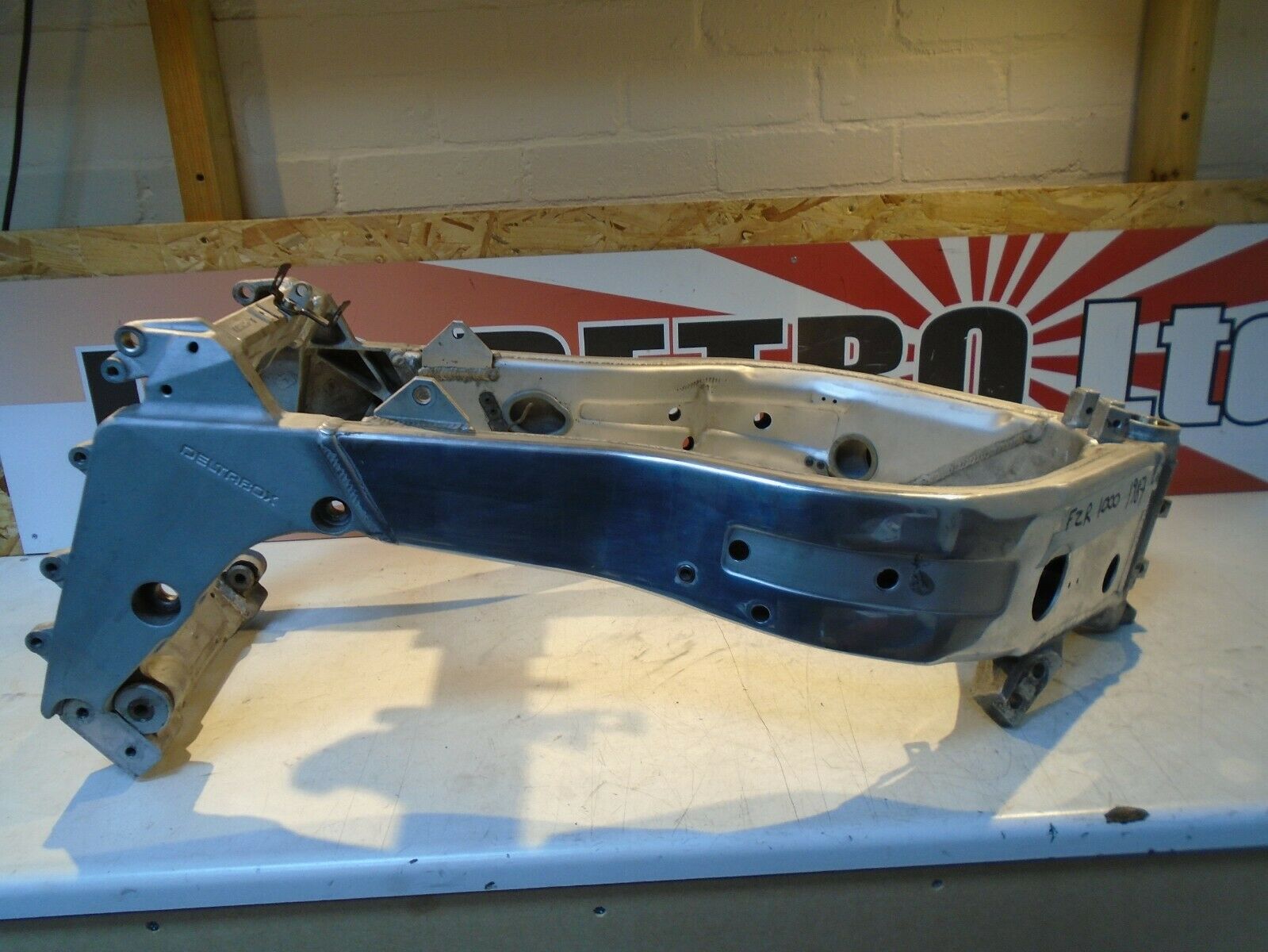 Yamaha FZR1000 Main Frame