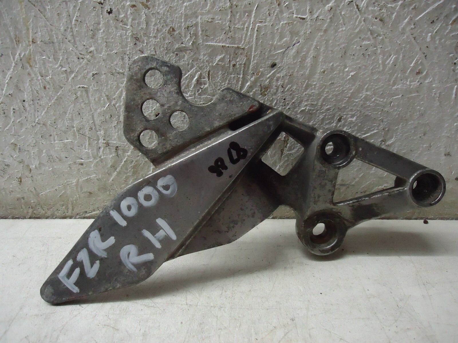Yamaha FZR1000 Front Footrest Hanger 