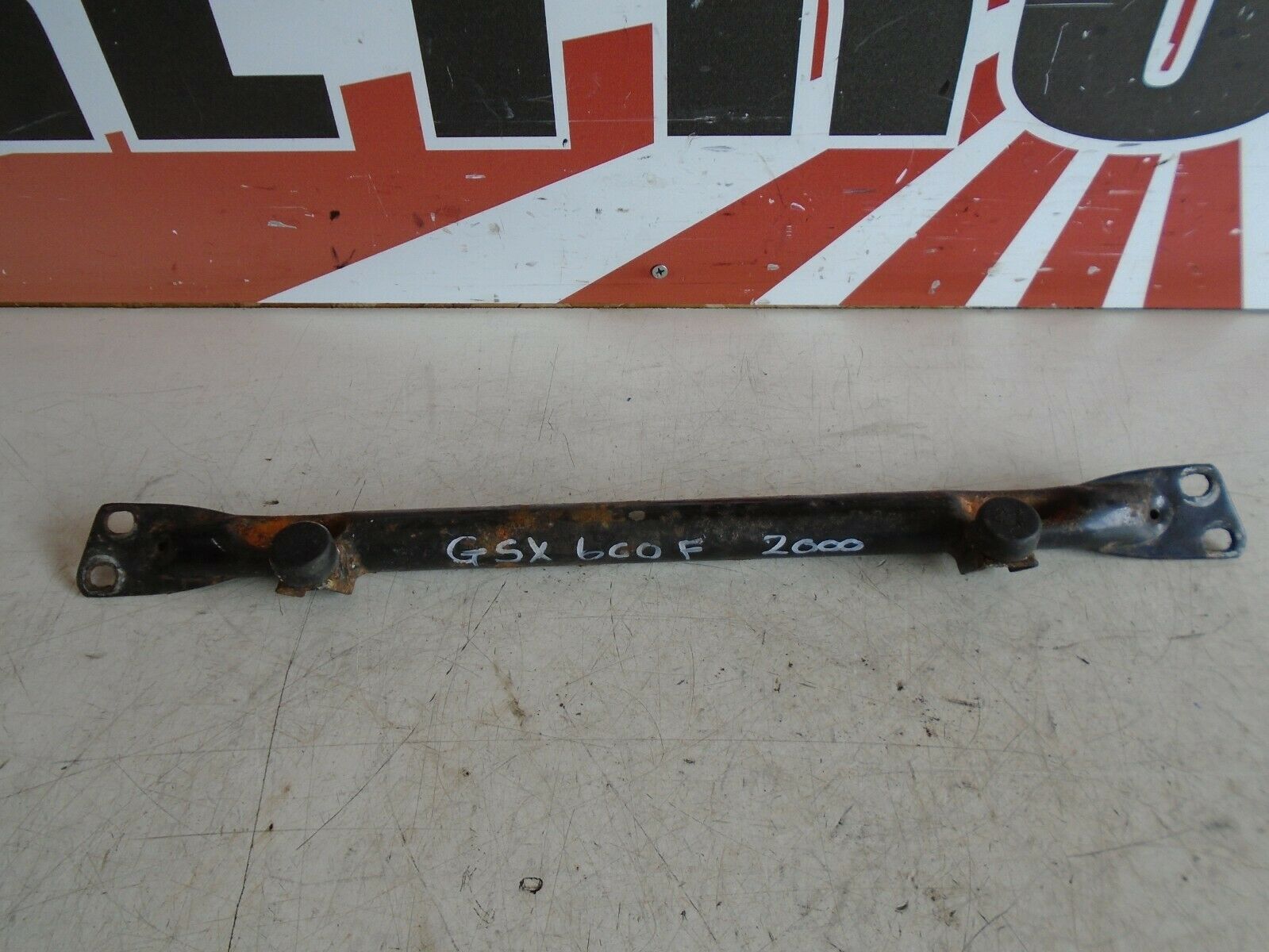Suzuki GSX600F Tank Support Frame Bar