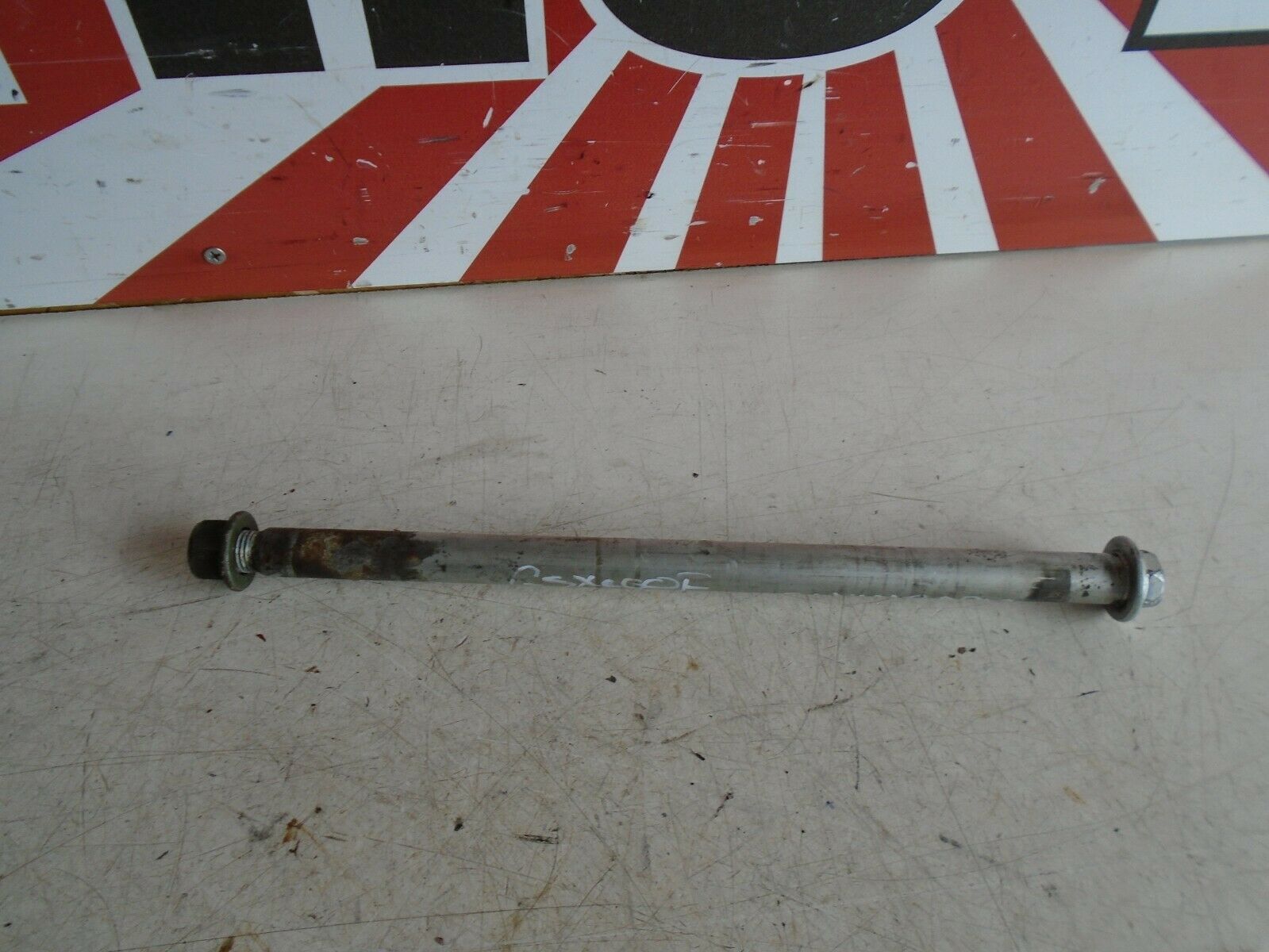 Suzuki GSX600F Swingarm Spindle Axle