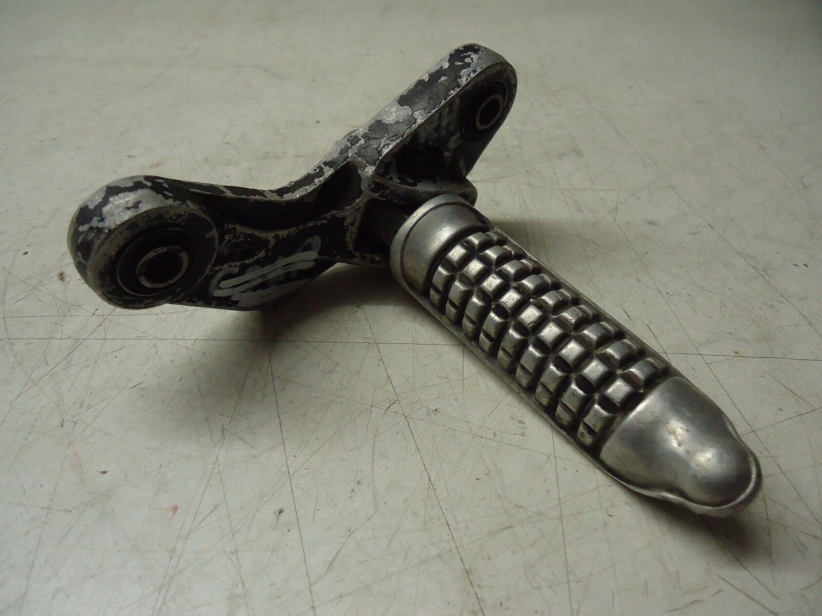 Suzuki GSX600F Front Footrest Hanger