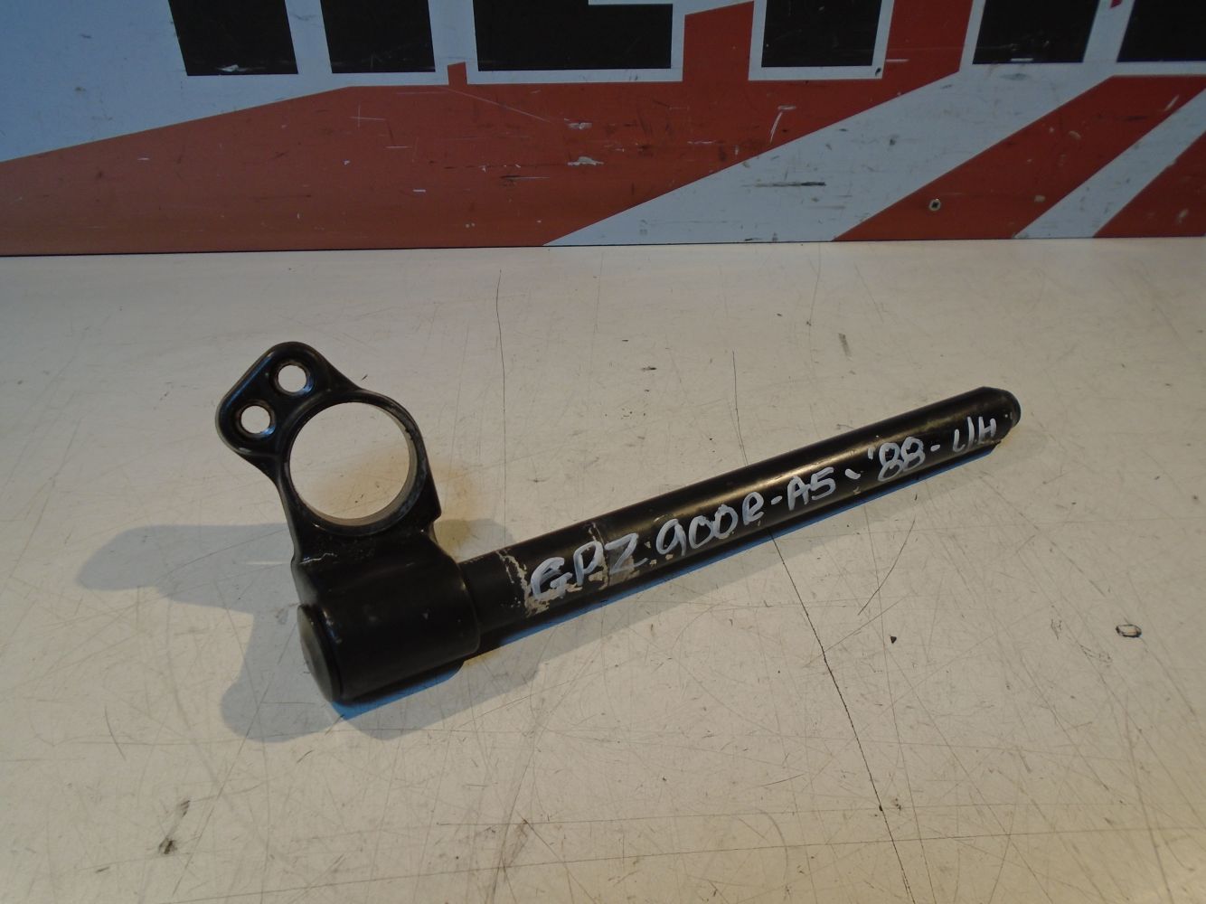 Kawasaki GPZ900R L-H Handlebar ZX900A