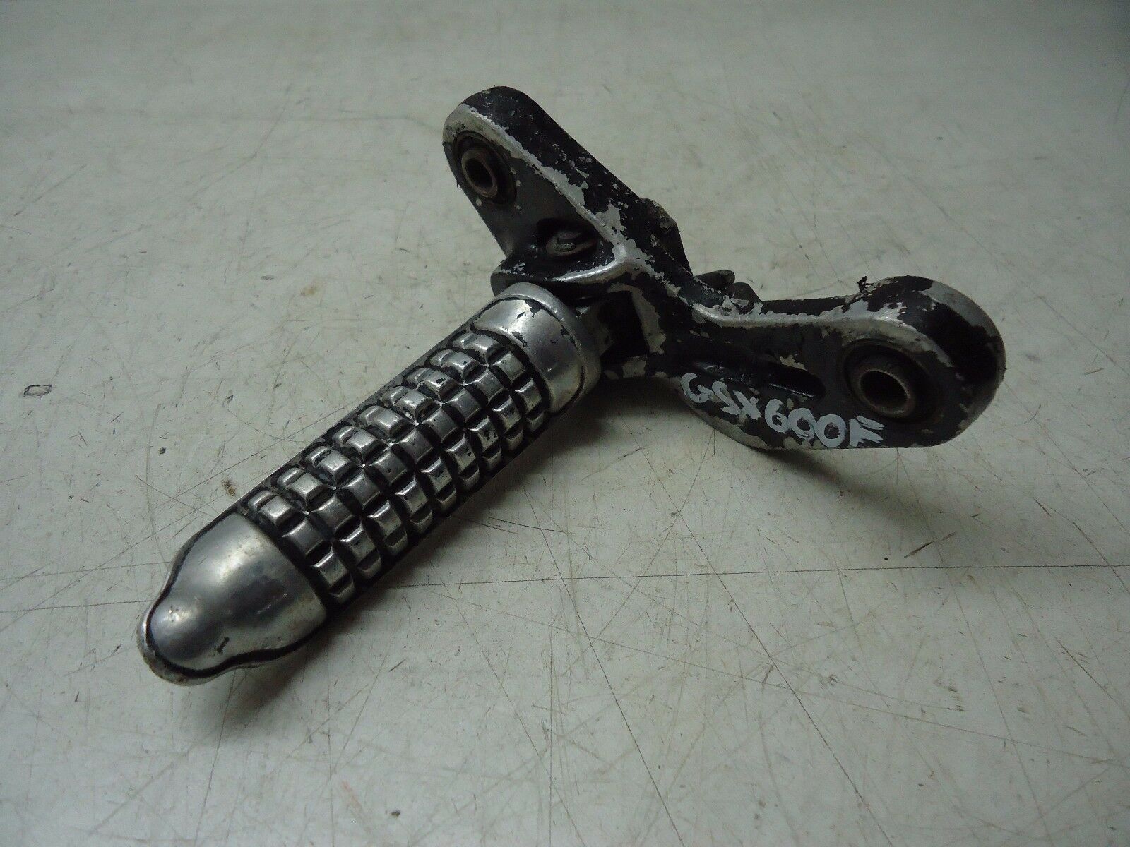 Suzuki GSX600F Front Footrest Hanger