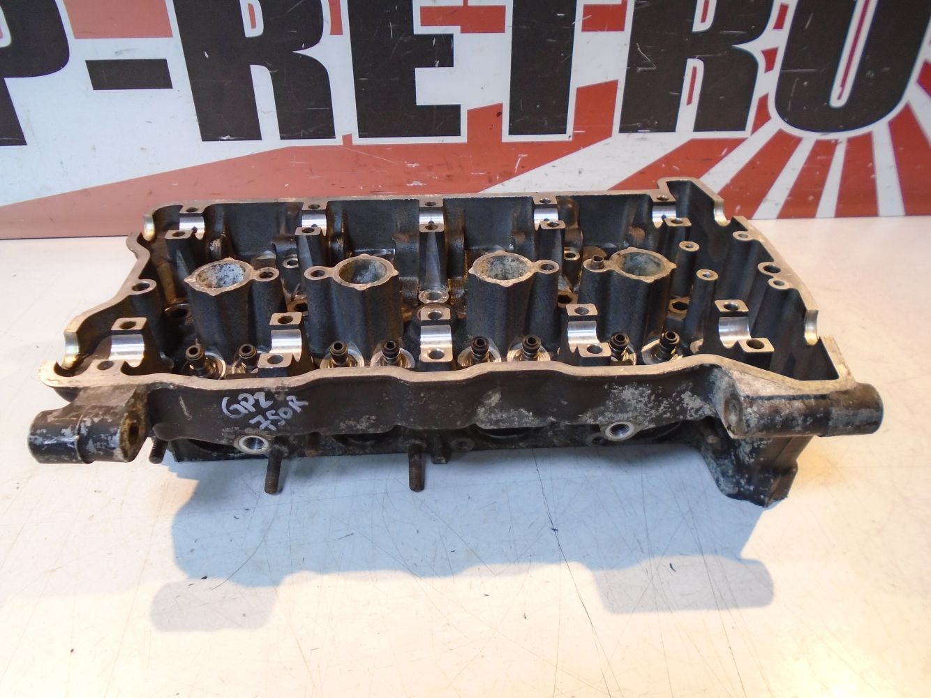 Kawasaki GPZ750R Engine Cylinder Head 