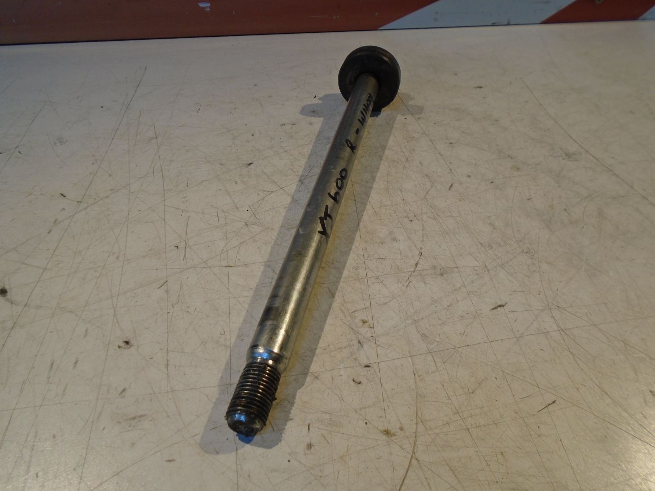 Yamaha XJ600 Diversion Rear Wheel Spindle Axle