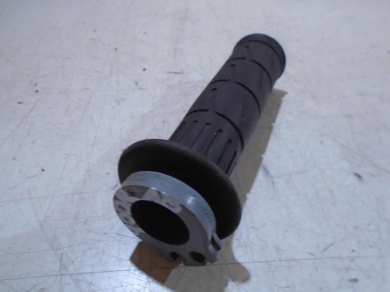 Kawasaki GPZ900R Handlebar Throttle Sleeve & Grip