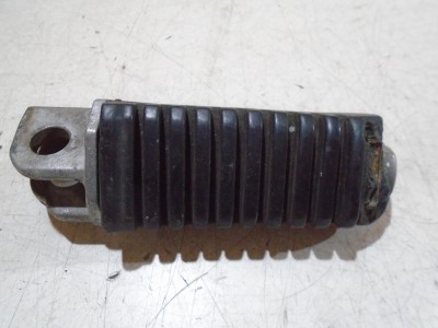Kawasaki GPZ900R R-H Front Footrest