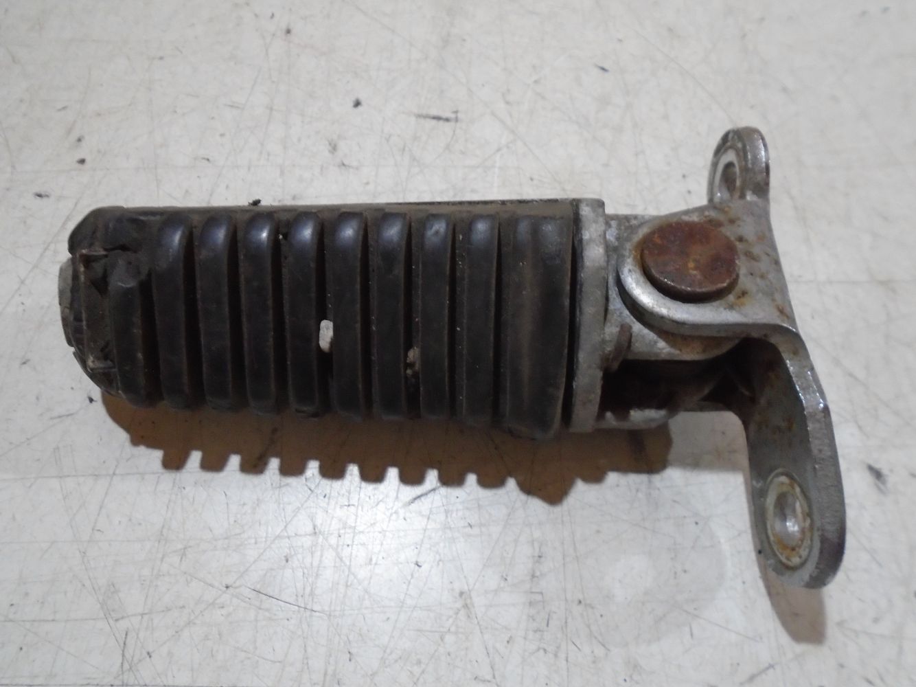 Kawasaki GPZ900R L-H Front Footrest