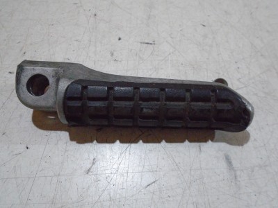 Kawasaki GPZ900R R-H Front Footrest