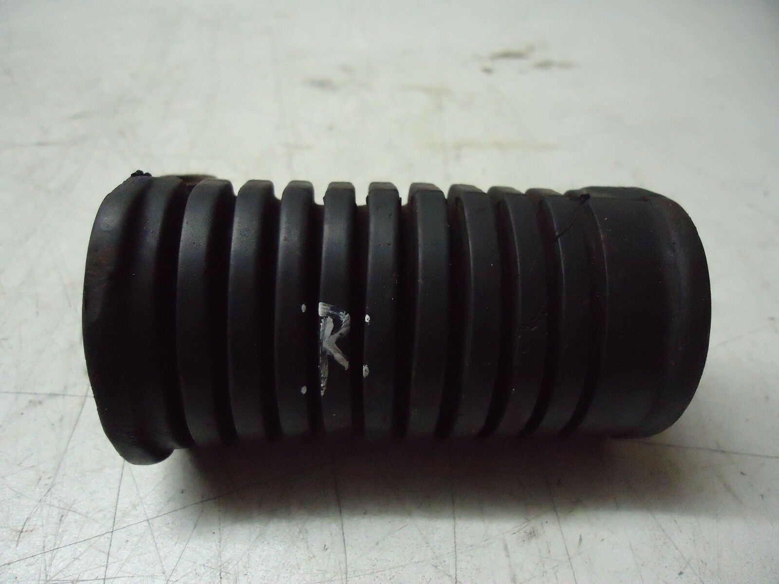 Suzuki GS550E Front Footrest