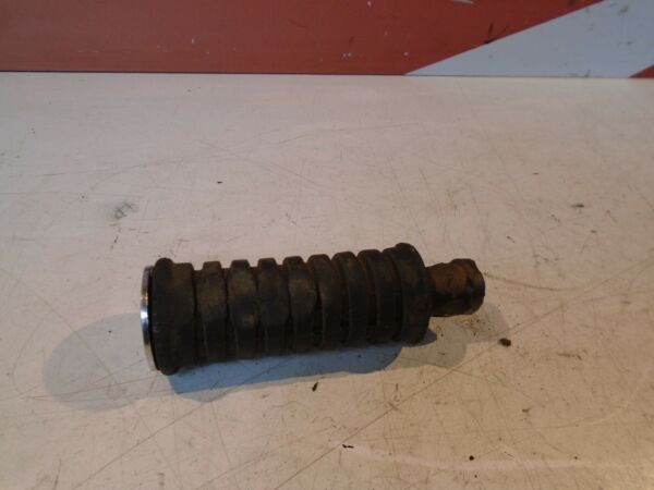 Suzuki GS550E Rear Footrest