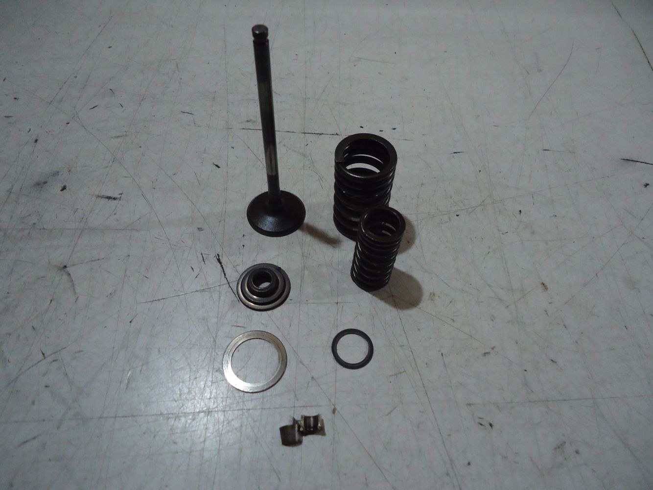 Kawasaki GPX750R Engine Inlet Valve GPX750 Valves