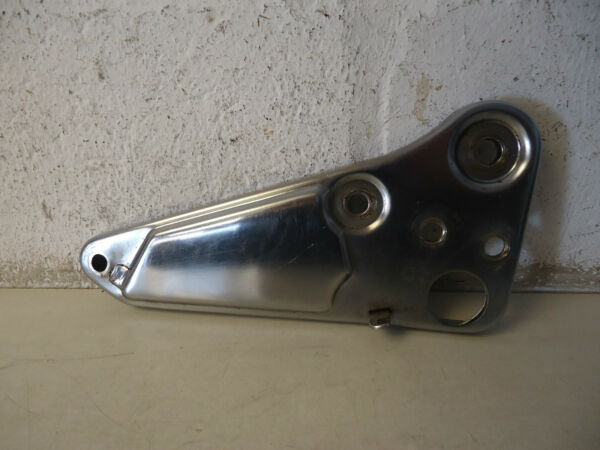 SUZUKI GS550E RH FOOTREST HANGER 1981 GS550 FOOTPEG HANGER