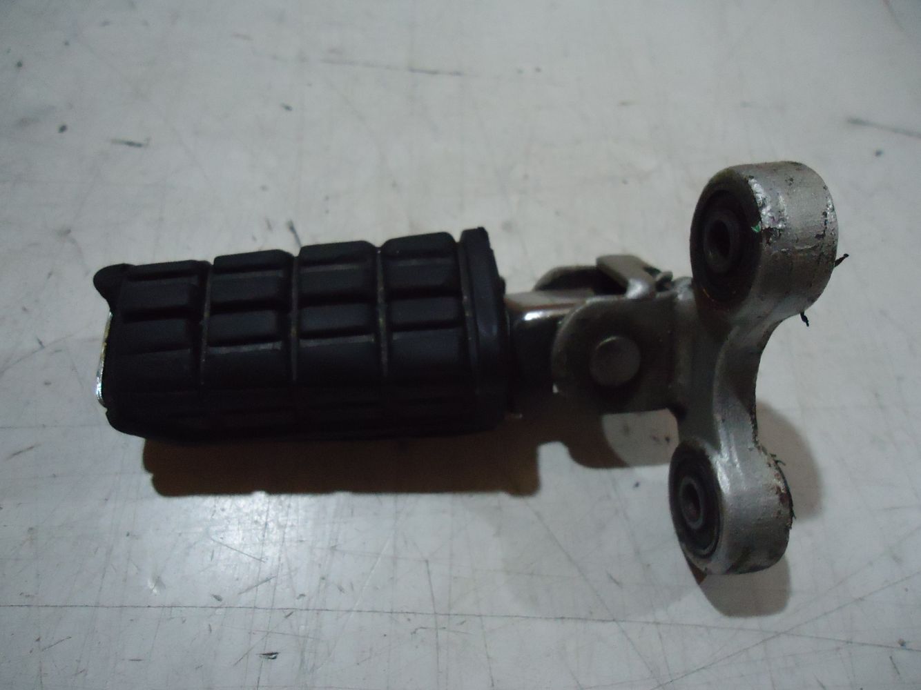 Yamaha FJ1200 R-H Front Footrest & Mount Bracket