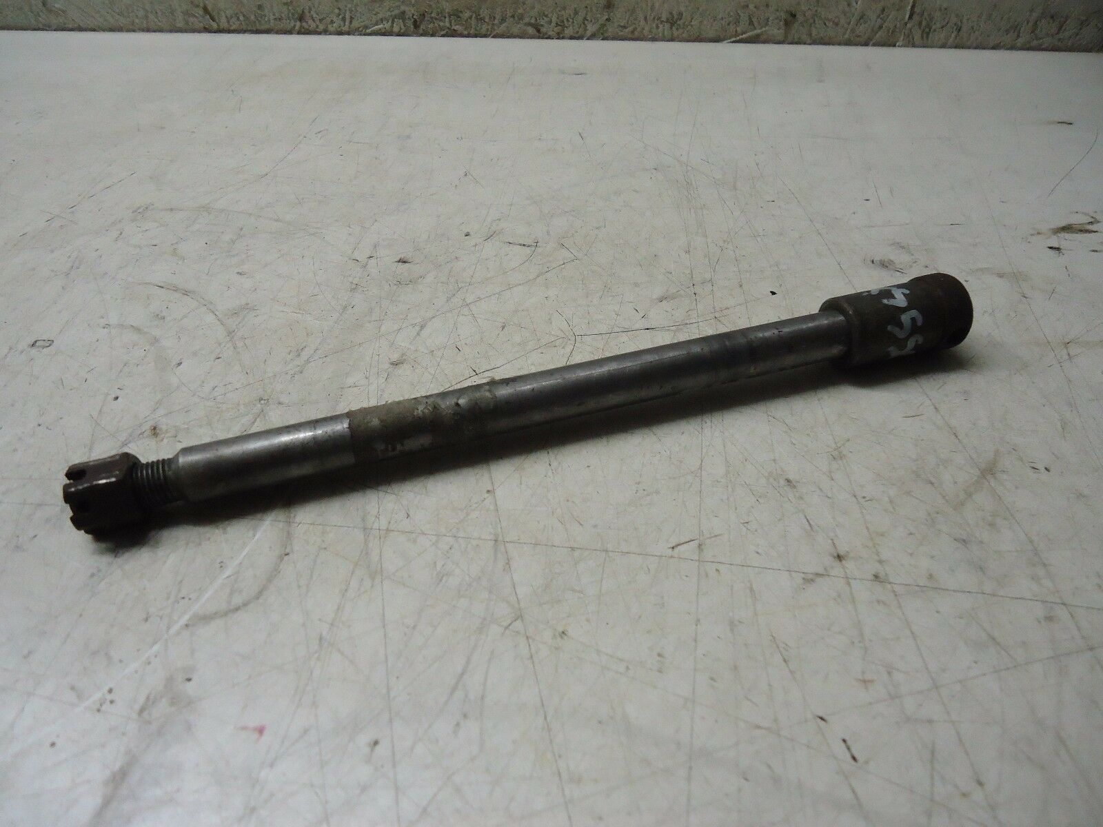 SUZUKI GS550 FRONT WHEEL SPINDLE AXLE