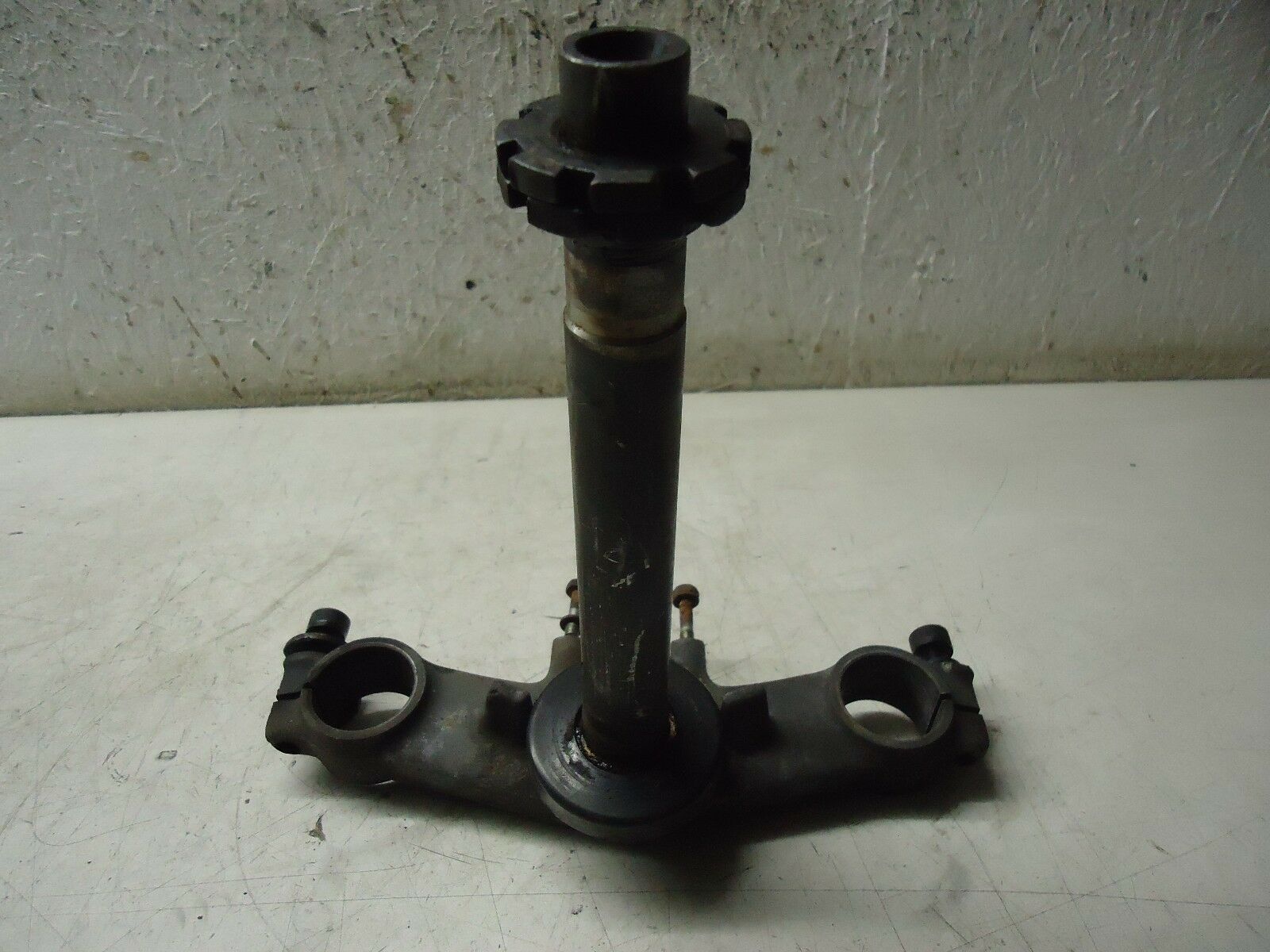Kawasaki GT750 Lower Fork Yoke