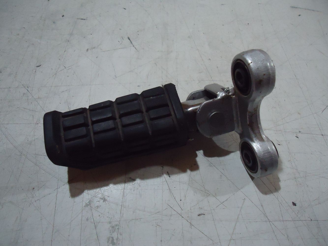 Yamaha FJ1200 R-H Front Footrest & Mount Bracket