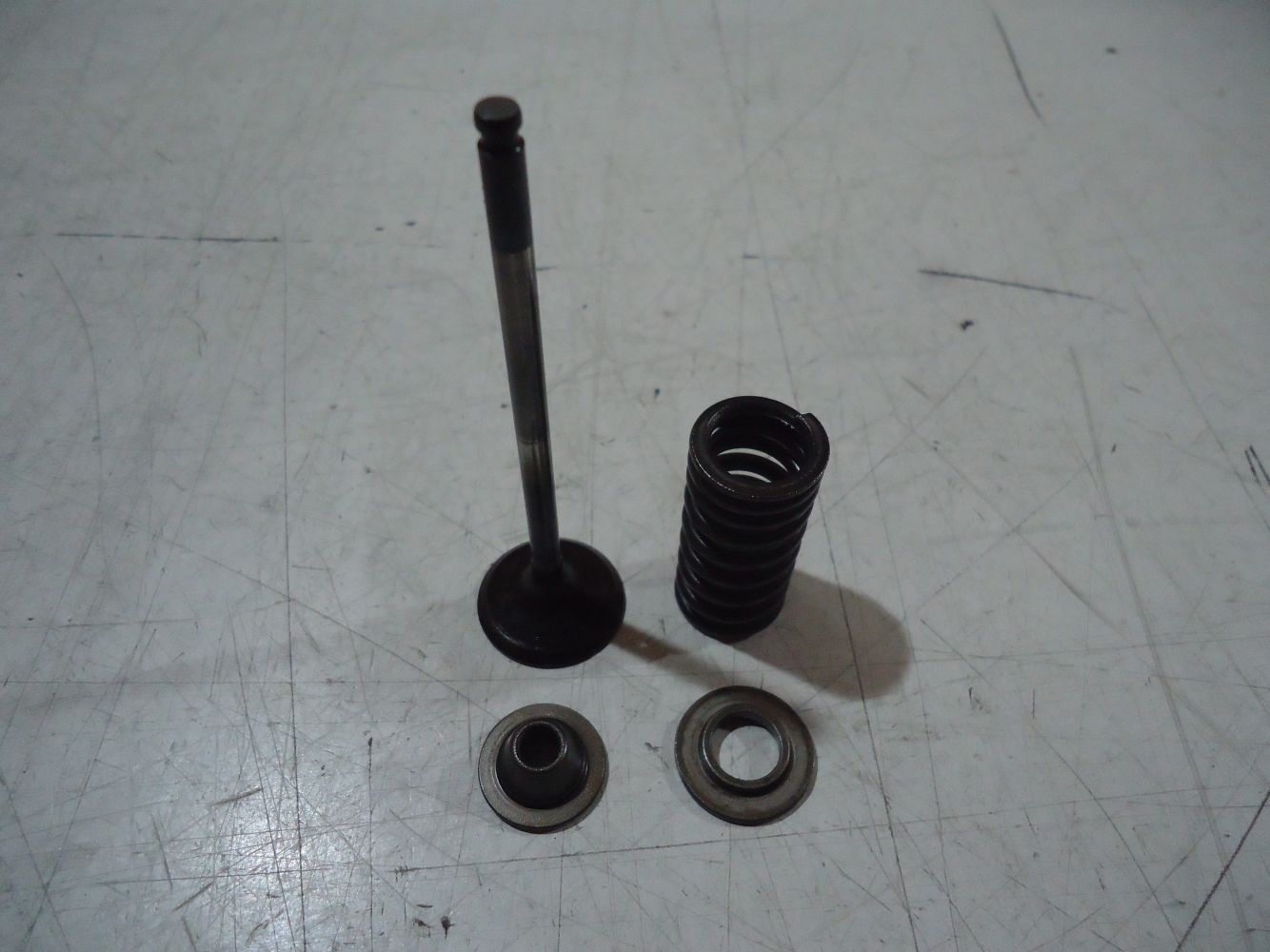 Yamaha R1 Engine Exhaust Valve YZF-R1 Valves