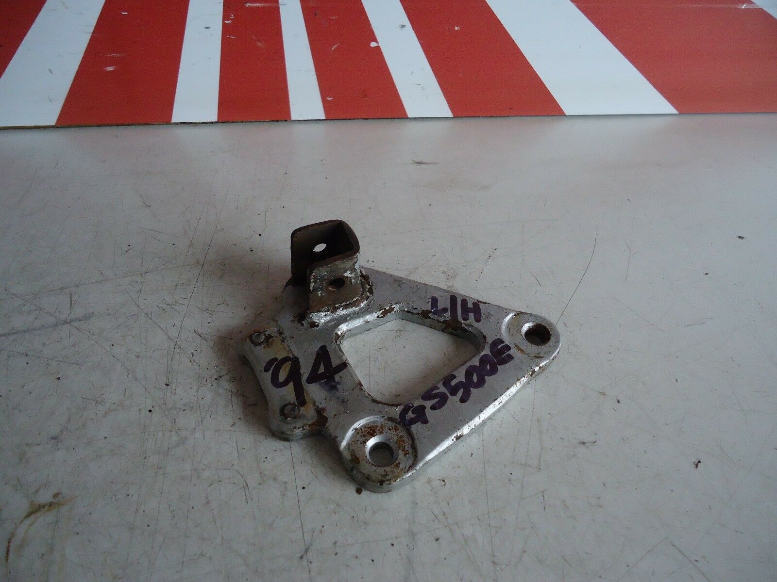 SUZUKI GS500E LH FOOTREST HANGER 1994 