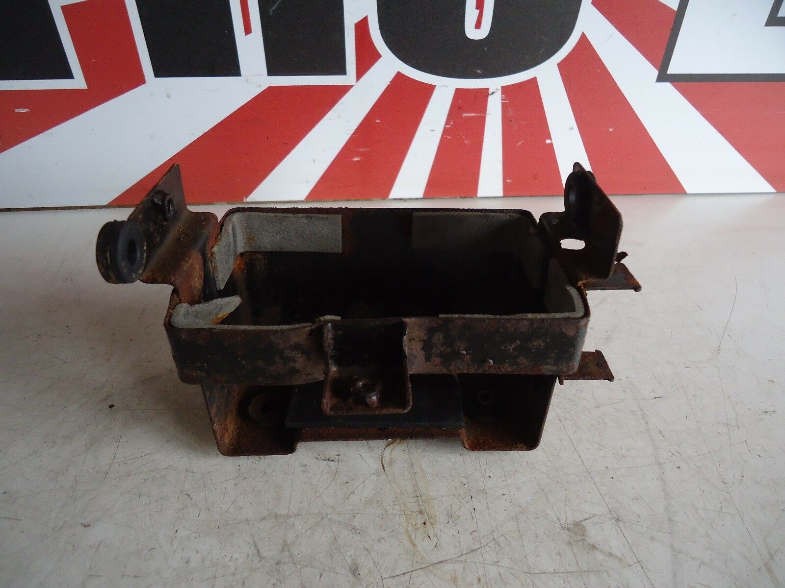 Suzuki GS500E Battery Box 