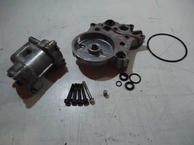 Kawasaki GPZ900R Engine Oil Pump & Mount