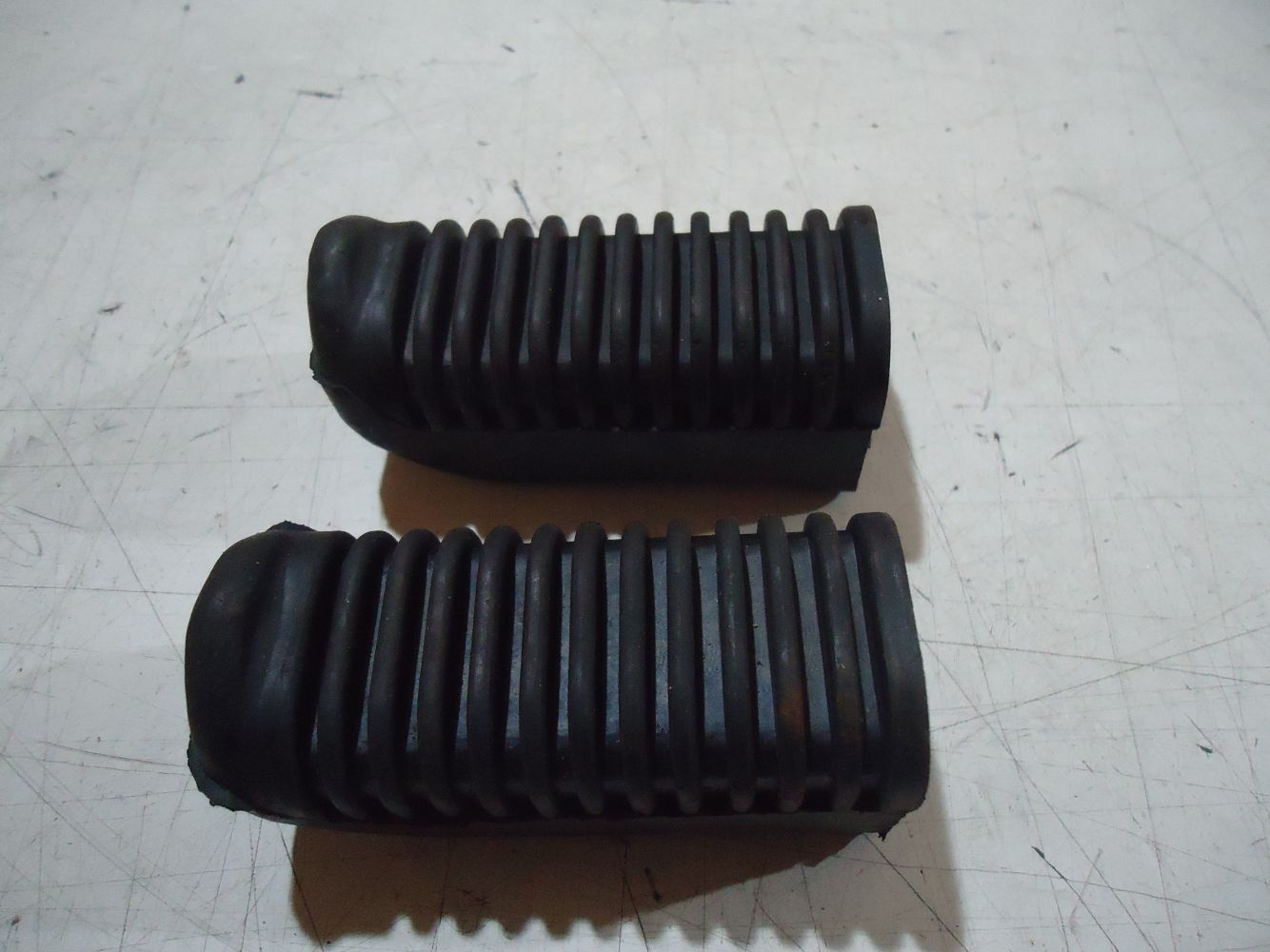 Yamaha XJ550 Front Footrest Rubbers