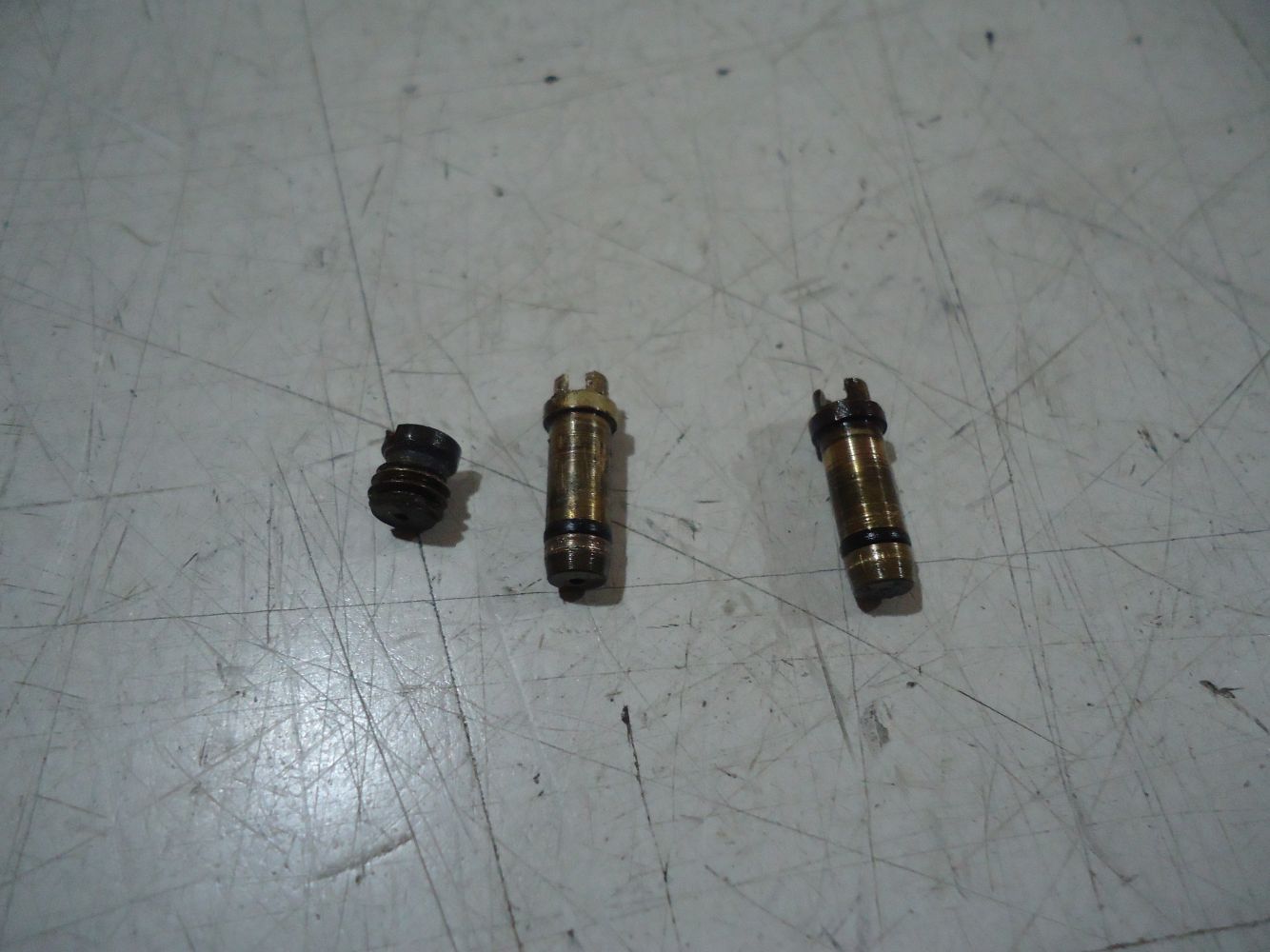 Suzuki GSX750E Engine Crankcase Oil Jets