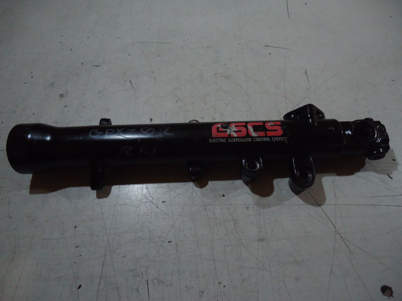 Kawasaki GPX750R R-H Fork Lower 