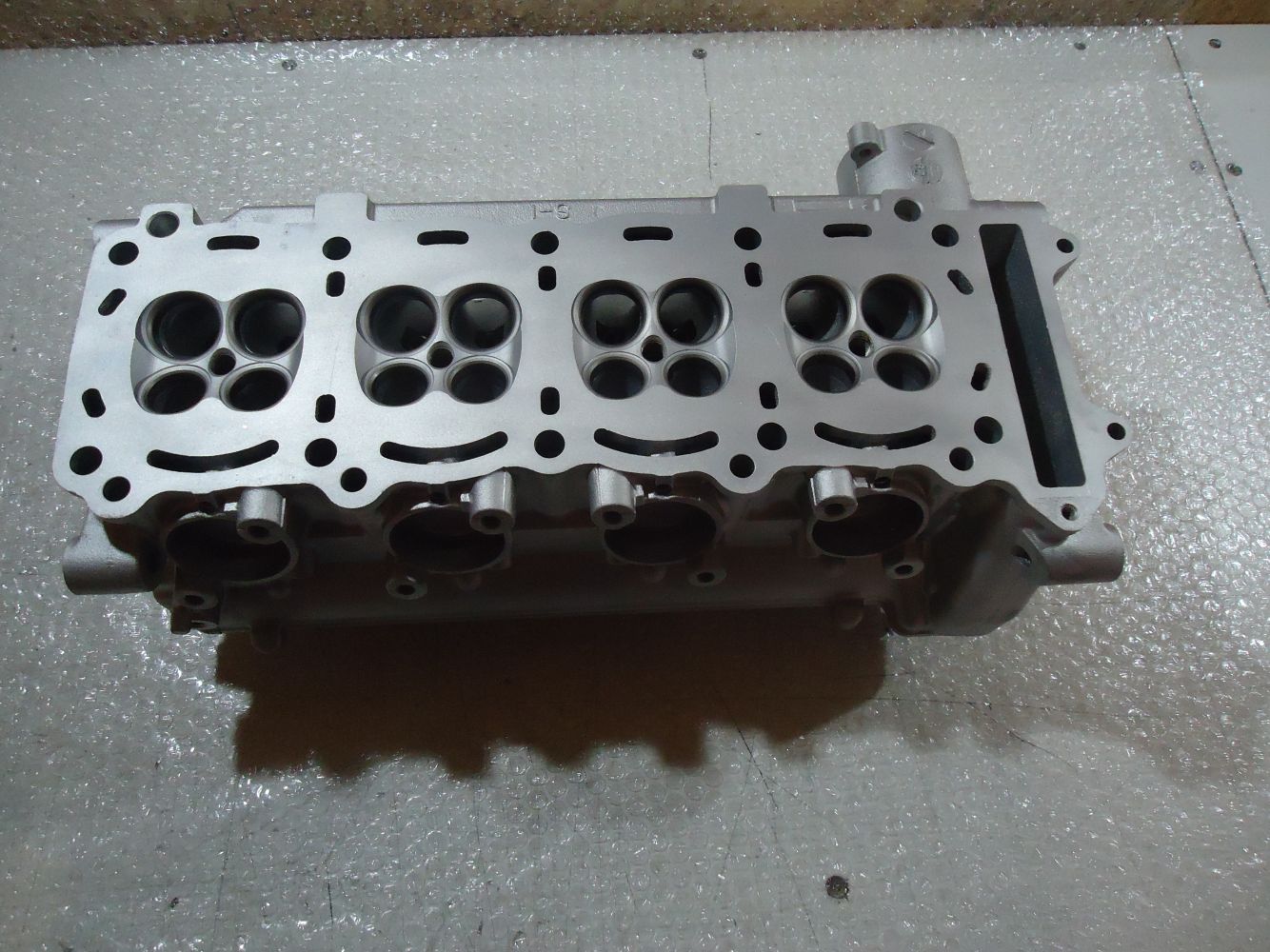 Suzuki GSXR600 SRAD Engine Cylinder Head GSX-R 600