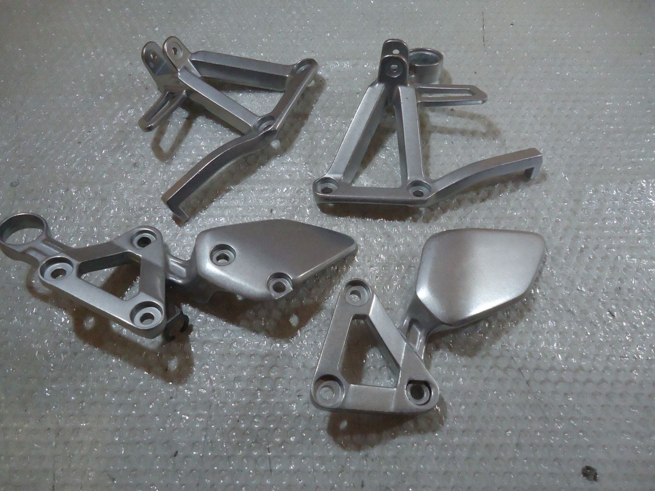 Yamaha FZS600 Fazer Footrest Hanger Set FZS 600 Footpeg Hangers
