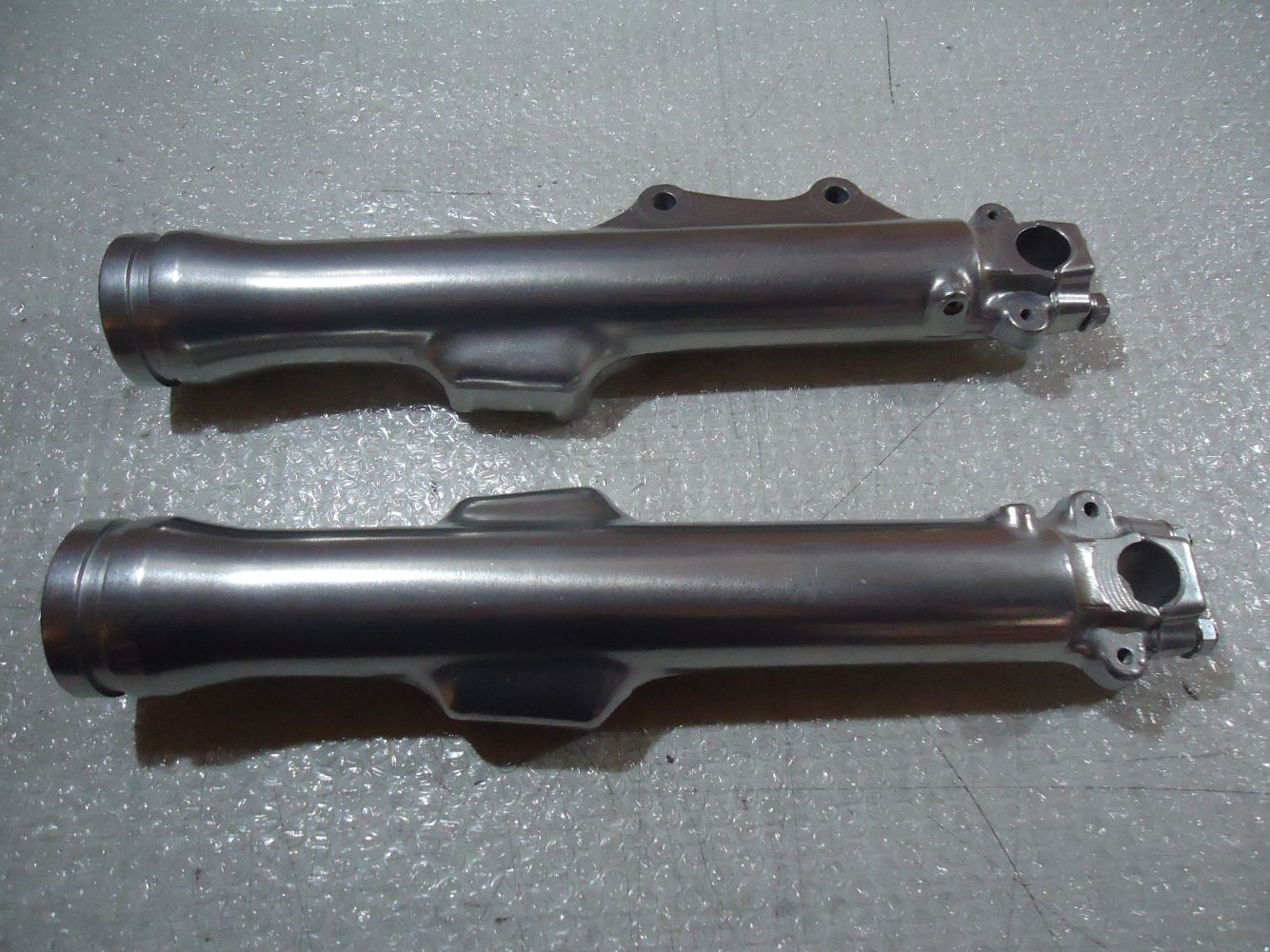 Suzuki GT380 Fork Lowers GT 380 Forks