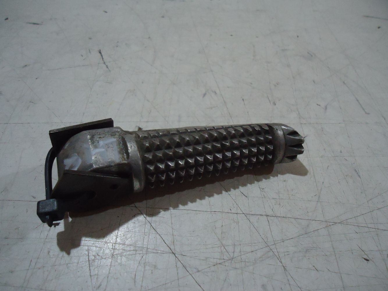 Yamaha FZS600 Fazer L-H Rear Footrest 