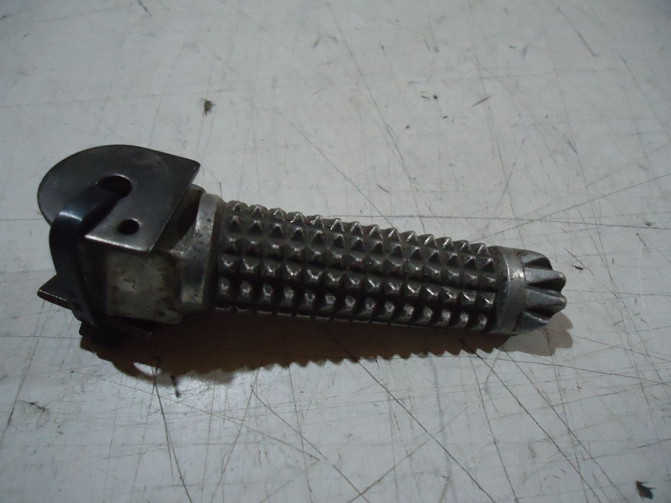 Yamaha FZS600 Fazer R-H Rear Footrest