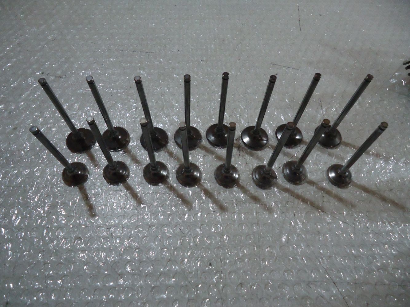 Kawasaki GPZ1000RX Engine Valves GPZ1000 Inlet Exhaust Valve