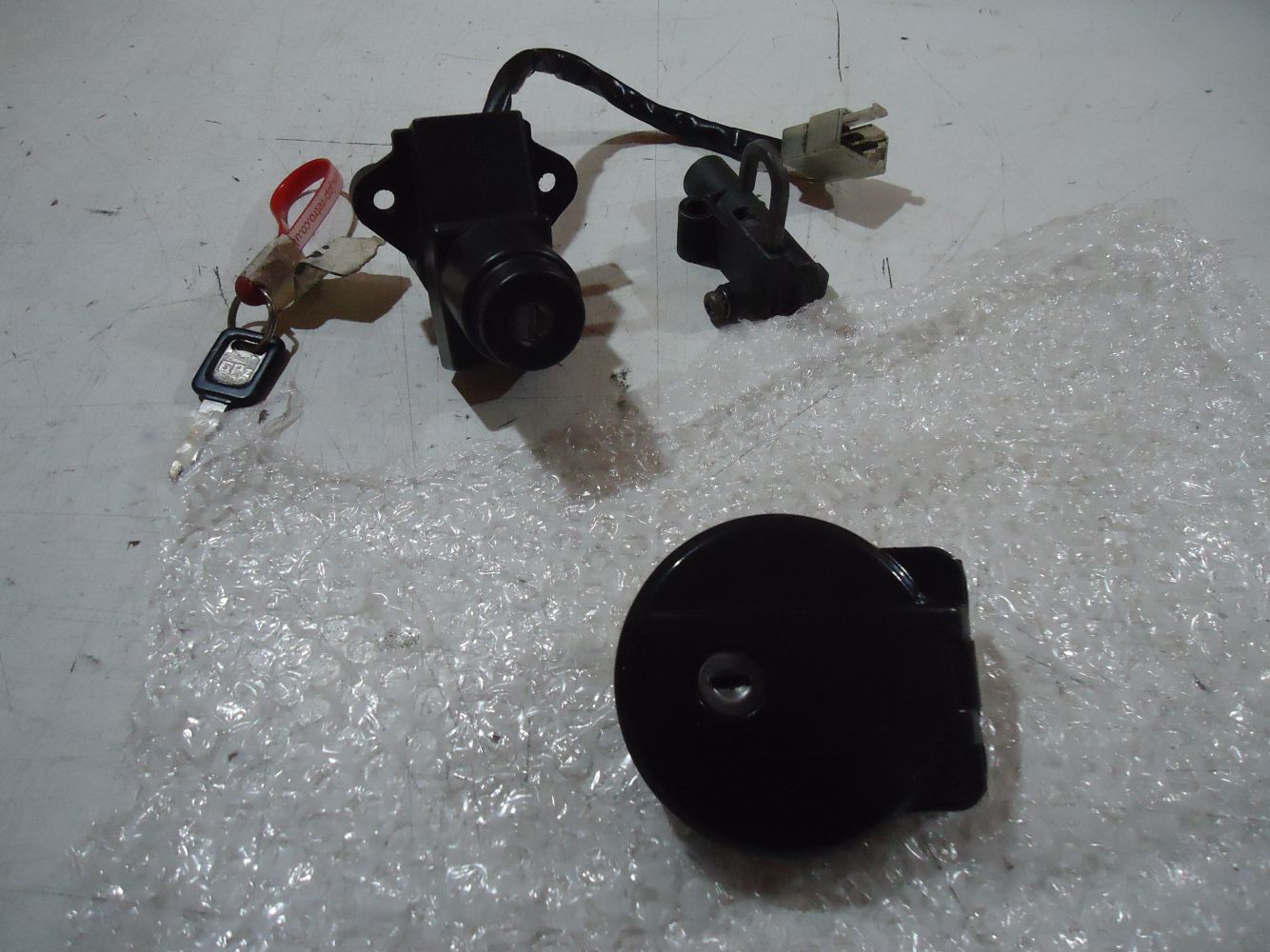 Kawasaki GPZ1100A Unitrak Ignition Lock Set Fuel Cap Key GPZ1100