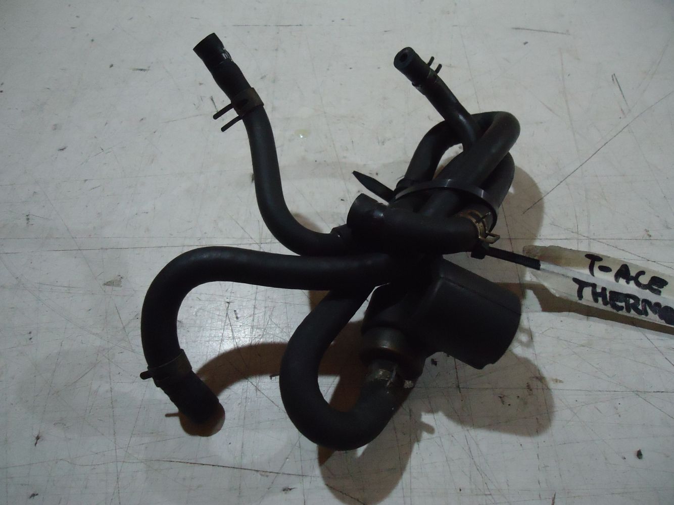 Yamaha YZF1000R Thunderace Thermostat Housing To Carbs Coolant Pipes YZF1000