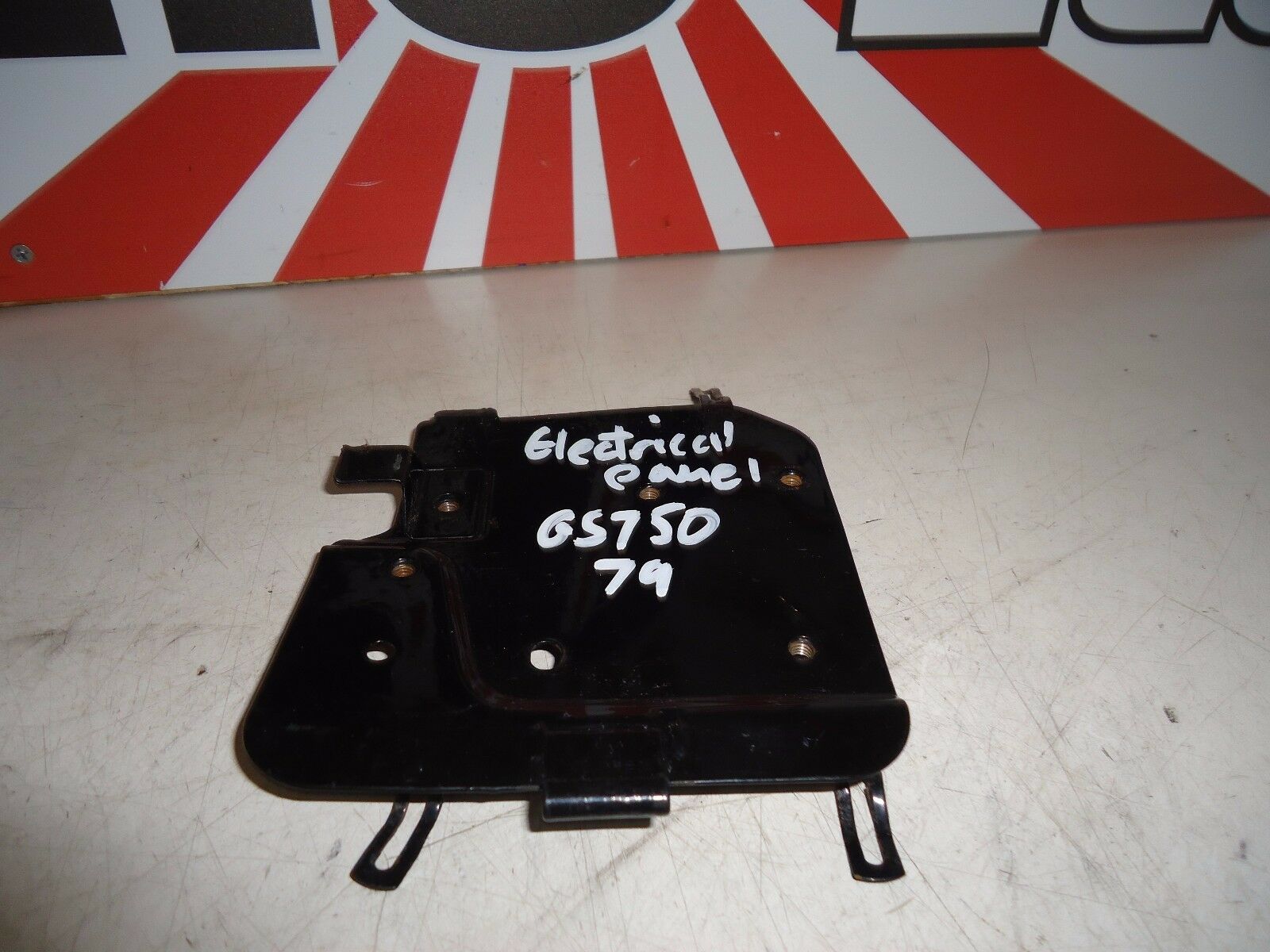 SUZUKI GS750 ELECTRICAL MOUNT PLATE 1979 