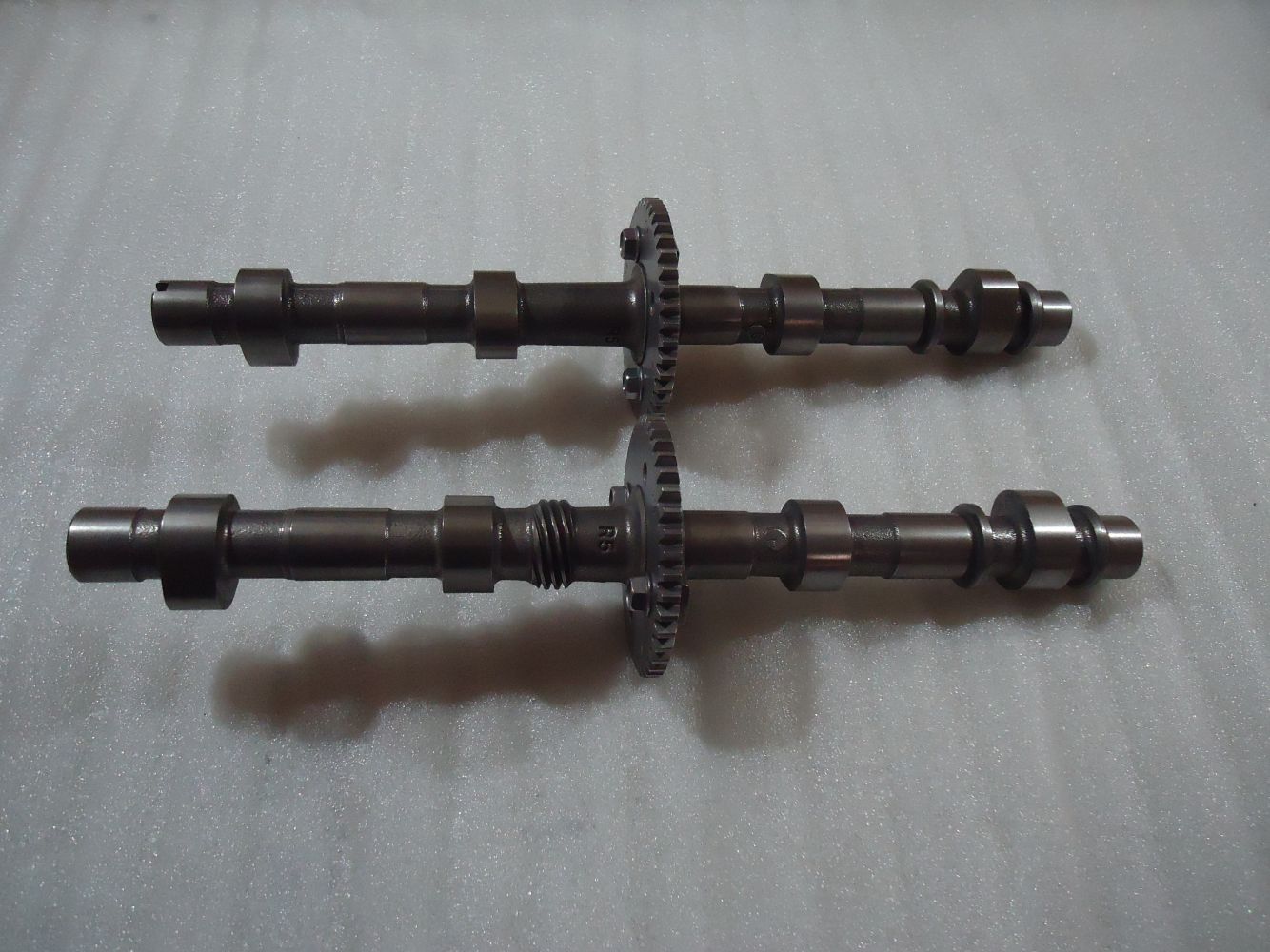 Suzuki GSX550ES Engine Camshafts GSX550 Inlet Exhaust Camshaft 