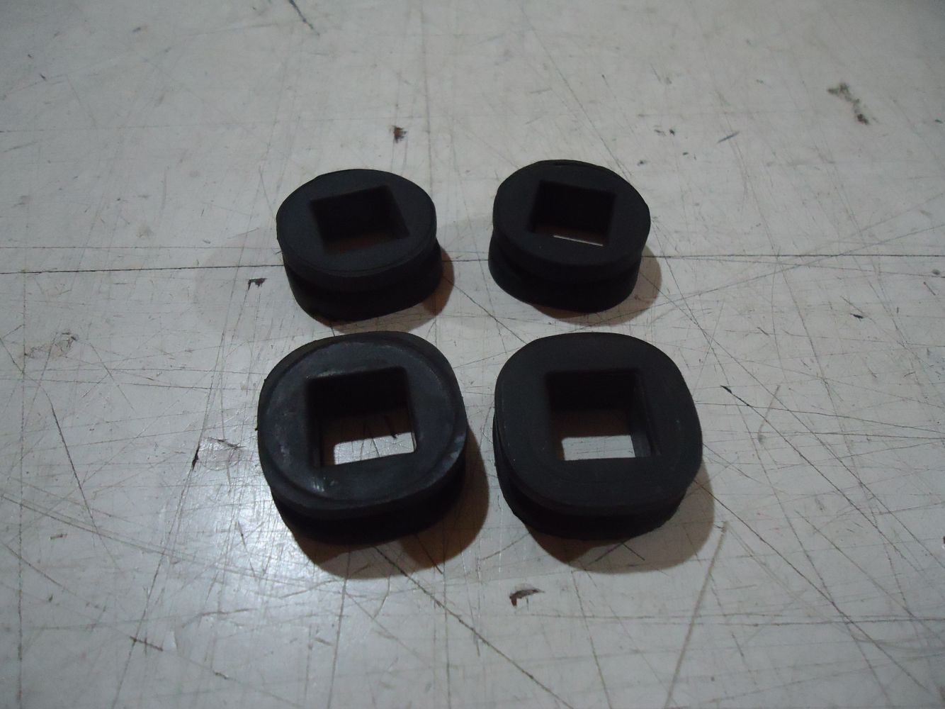 Suzuki GS850G Indicator Stem Rubber Grommets GS850 GS650G GS550M GS1000