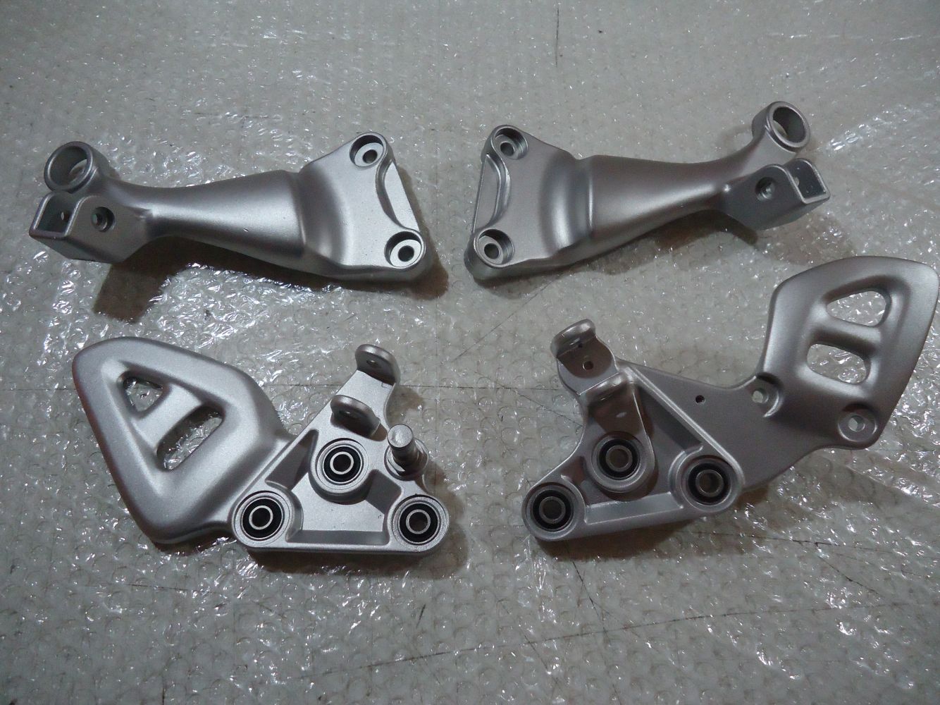 Suzuki GSX1300R Hayabusa Footrest Hangers GSX1300 Footpeg Hanger Mount Brackets Hanger