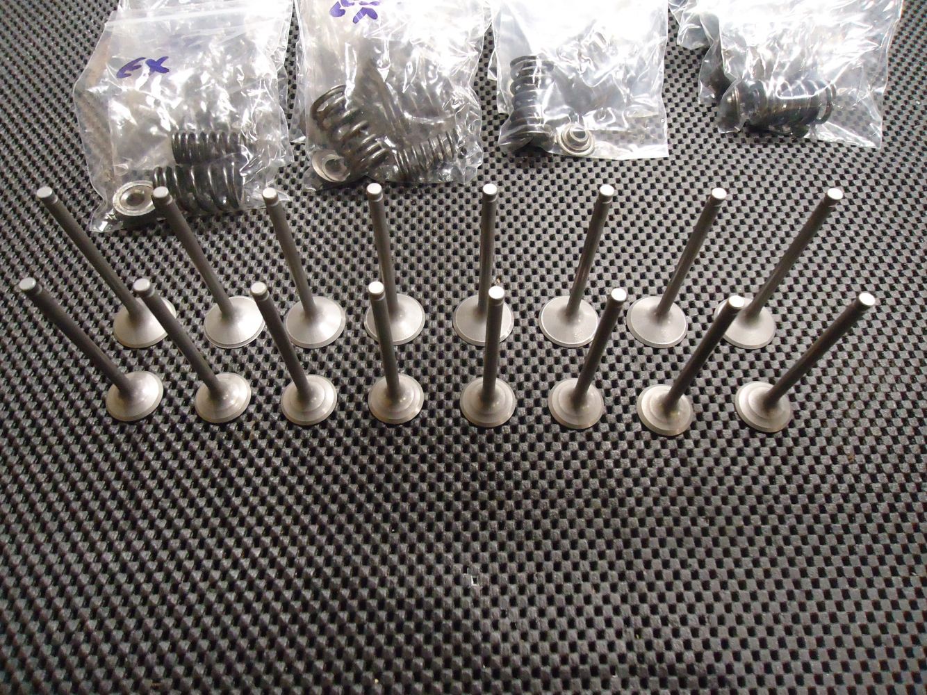 Kawasaki GPZ900R Inlet Exhaust Valve GPZ900 Engine Valves ZX900A GPZ 900